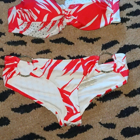 Goddess Melon Pink and White Bay Leaf bikini by VS - Picture 3 of 11